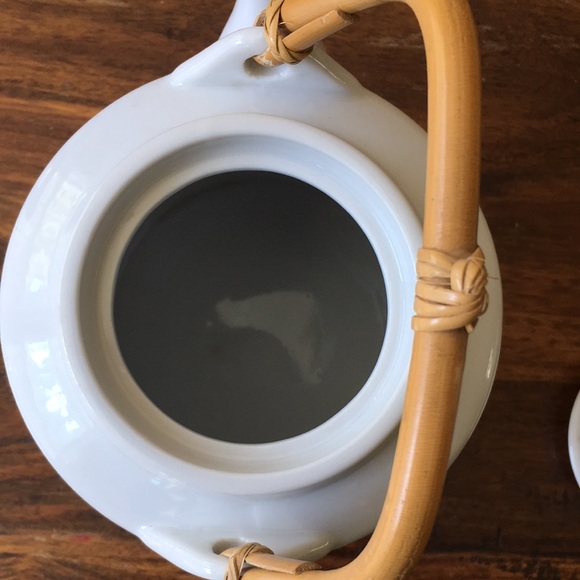 Vintage White Japanese Style Teapot w/ Bamboo Handle by Taylor & Ng (c) 1971 - Picture 7 of 16